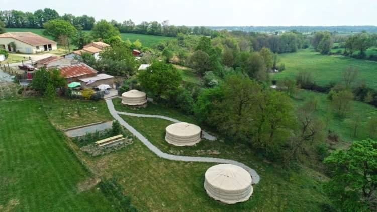 Aux Yourtes De La Fabrique Saint-Florent-des-Bois Eksteriør billede