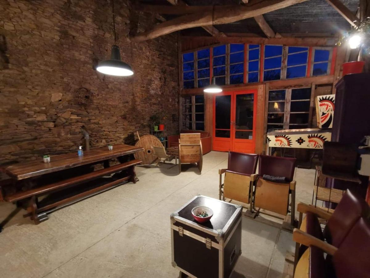 Aux Yourtes De La Fabrique Saint-Florent-des-Bois Eksteriør billede